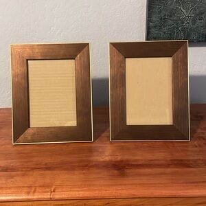Set of 2 wooden picture frames 5x7